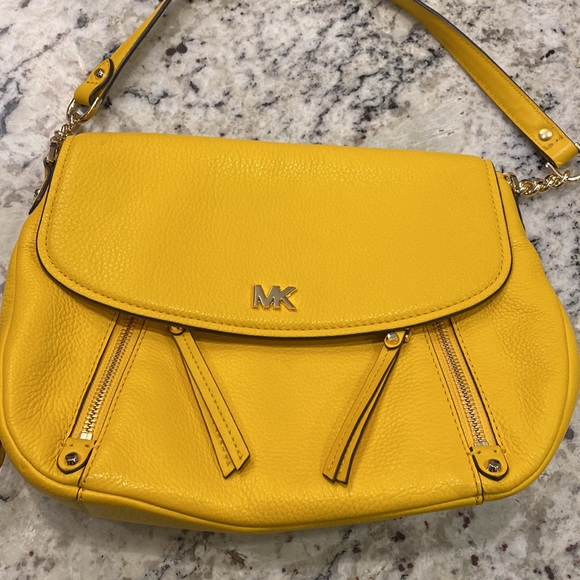 MK handbag with adjustable strap attachment - Picture 2 of 15